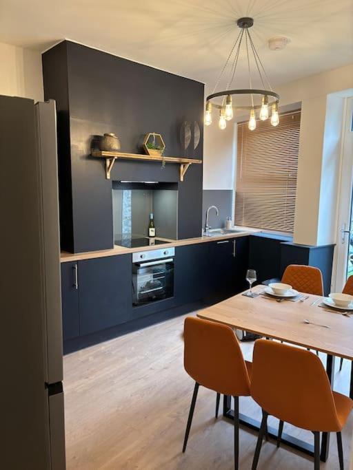 バクストン Stunning House Sleeps 7 - Parkingヴィラ エクステリア 写真